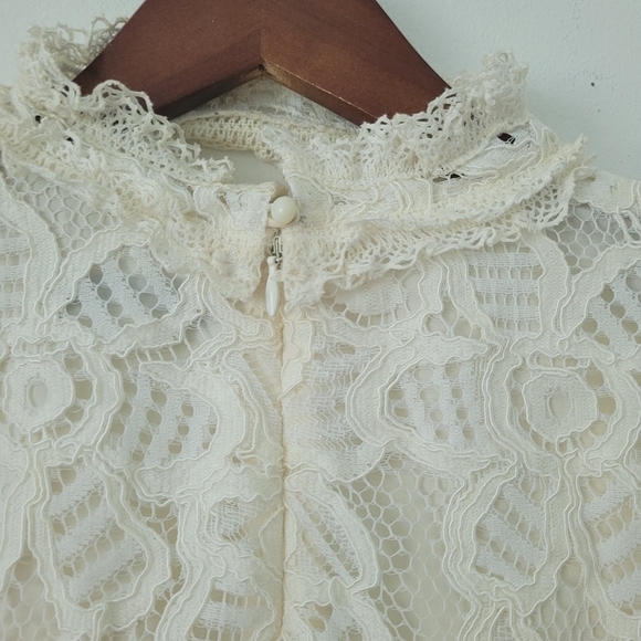 Alexis Waverly Lace Blouse Long Sleeve in Ivory Size Medium - Picture 12 of 16
